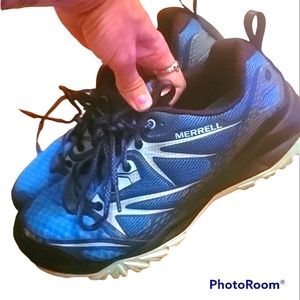 MERRELL SIZE 10 WOMANS BLACK AND BLUE RUNNING SHOES!